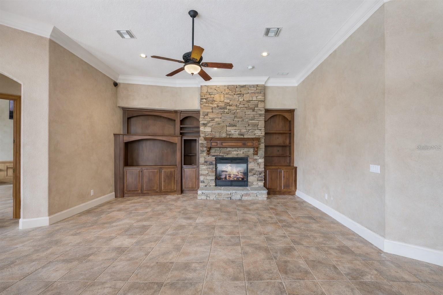 KEENES POINTE - Residential