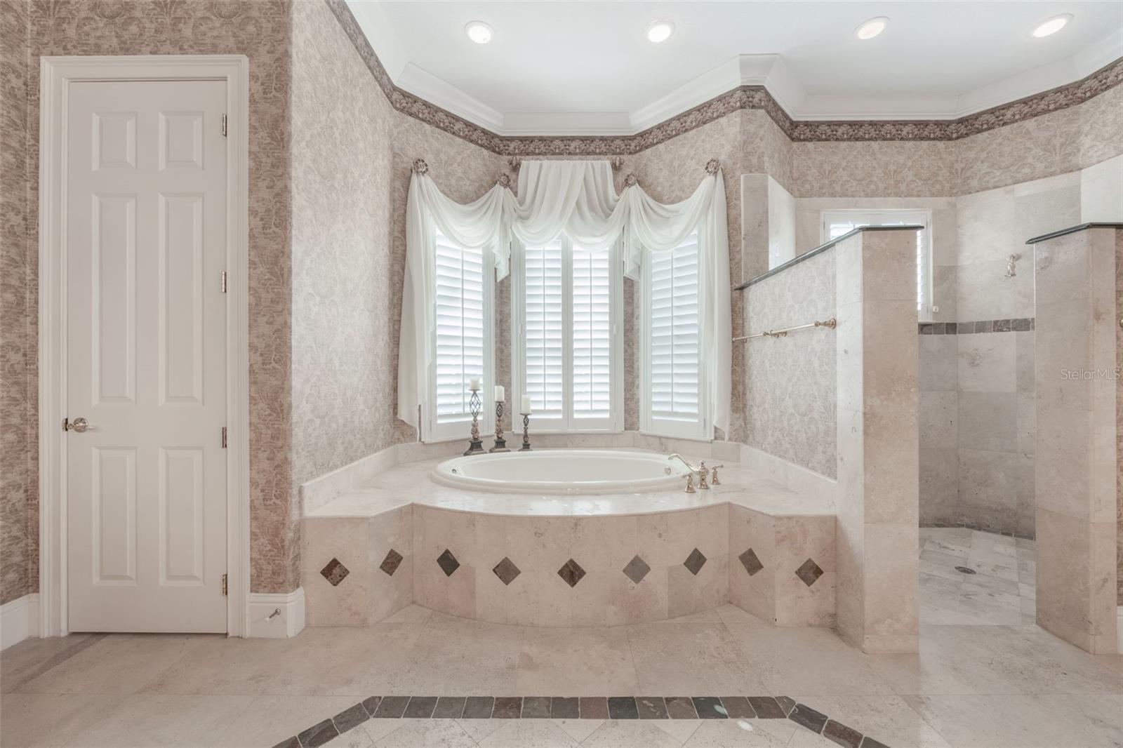 KEENES POINTE - Residential