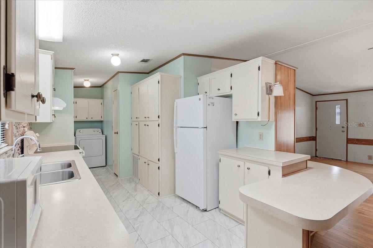 FOXWOOD LAKE ESTATES - Residential