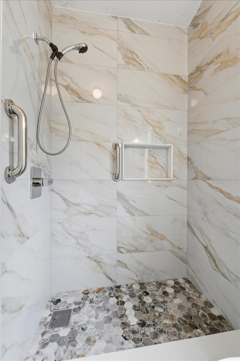 FOXWOOD LAKE ESTATES - Residential