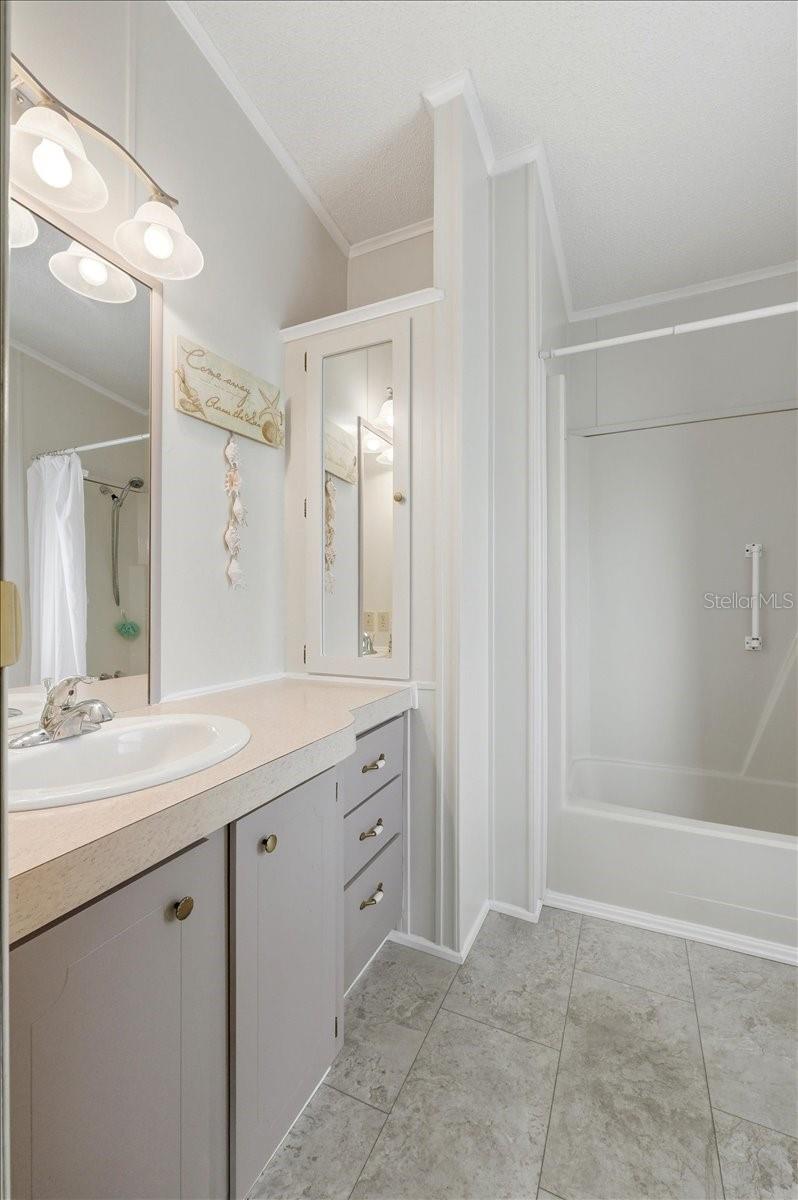 FOXWOOD LAKE ESTATES - Residential