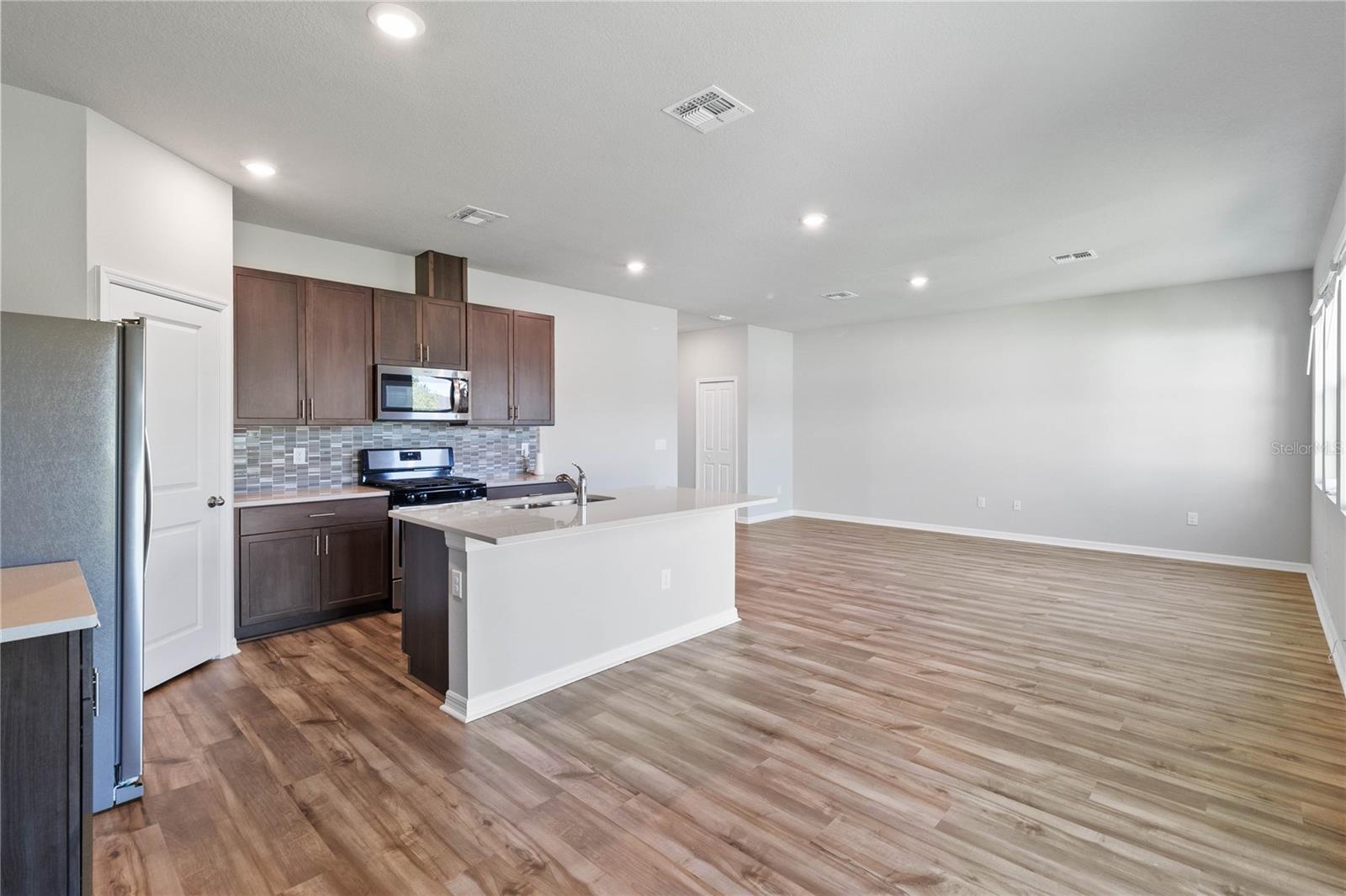 ARTISAN LAKES EAVES BEND PHASE I SP A-K - Residential Lease