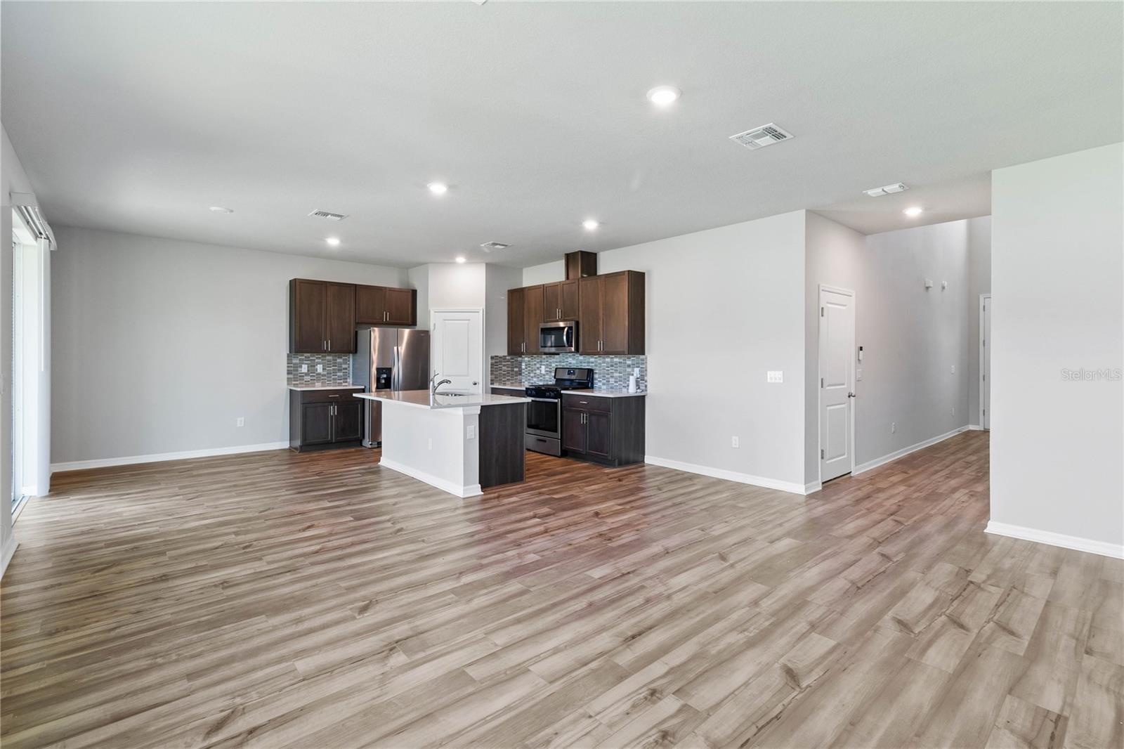 ARTISAN LAKES EAVES BEND PHASE I SP A-K - Residential Lease