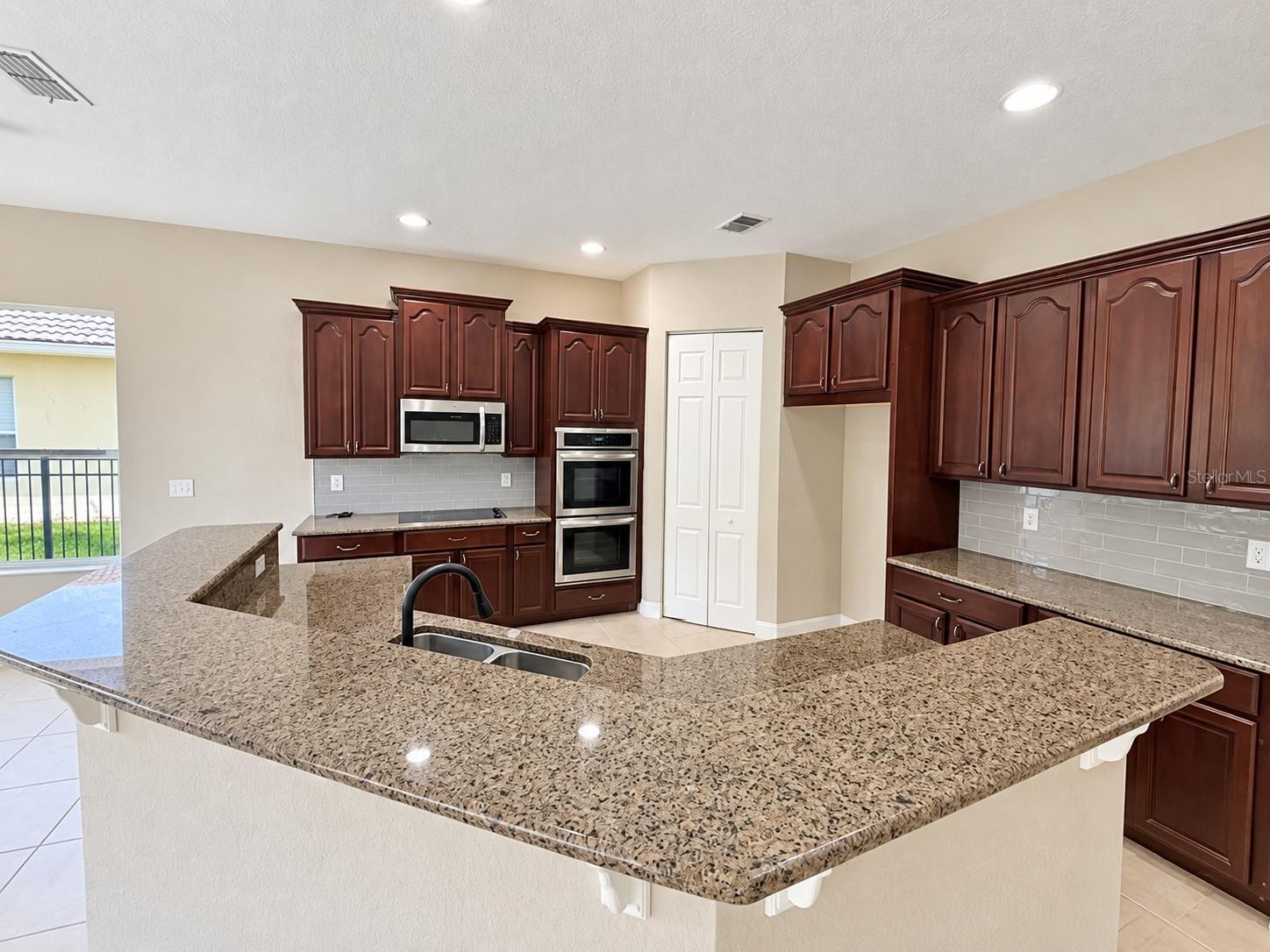 3915 SHOREVIEW DRIVE