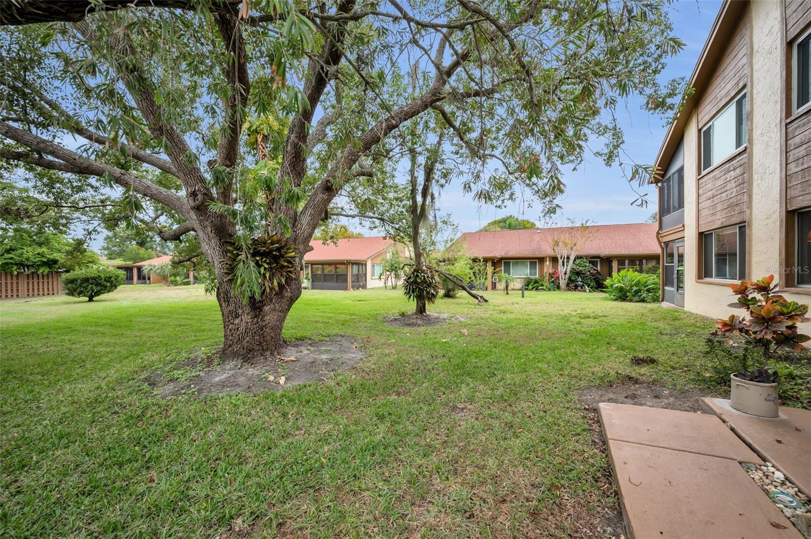 BEACON LAKES CONDO 05B - Residential