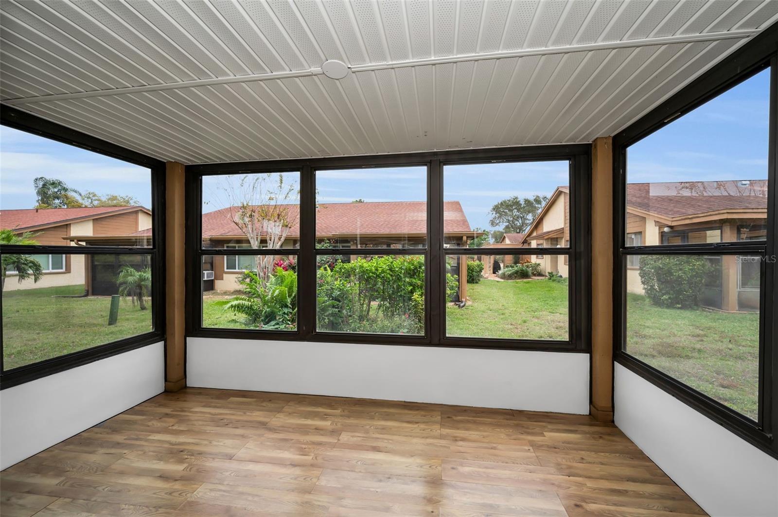 BEACON LAKES CONDO 05B - Residential