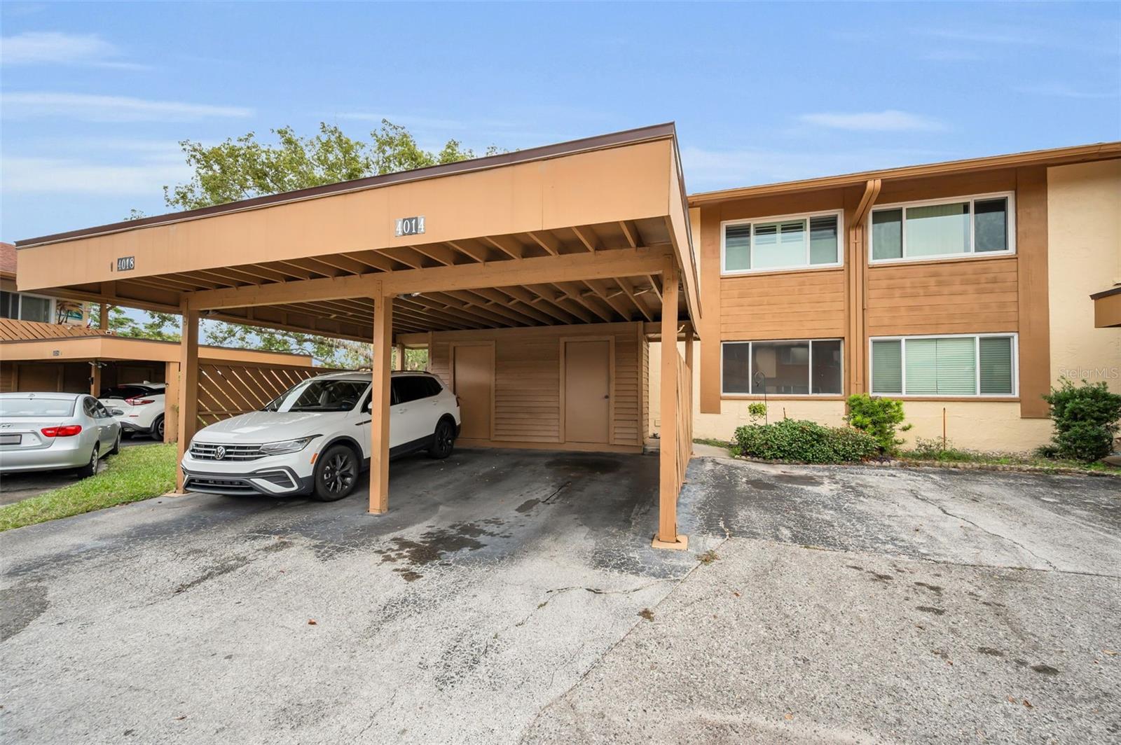 BEACON LAKES CONDO 05B - Residential