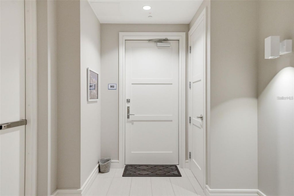 Photo of 711 S Palm Avenue #302, Sarasota, FL 34236 (MLS # A4707940)