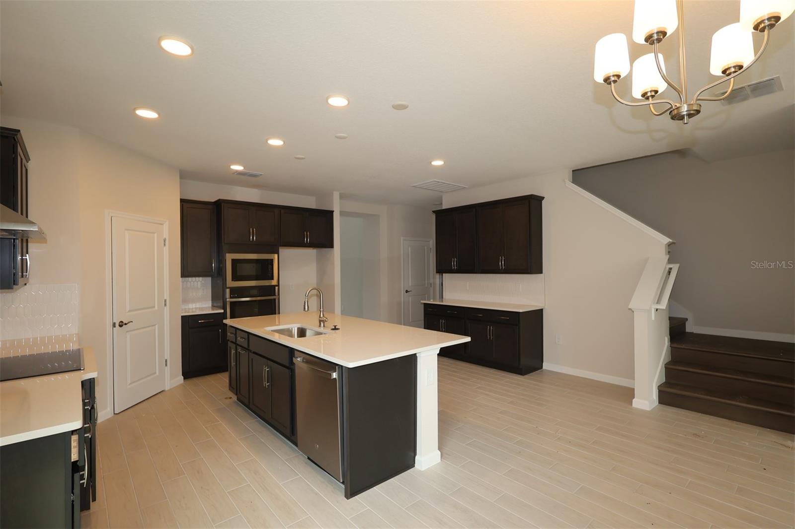 6873 YELLOW WARBLER BEND