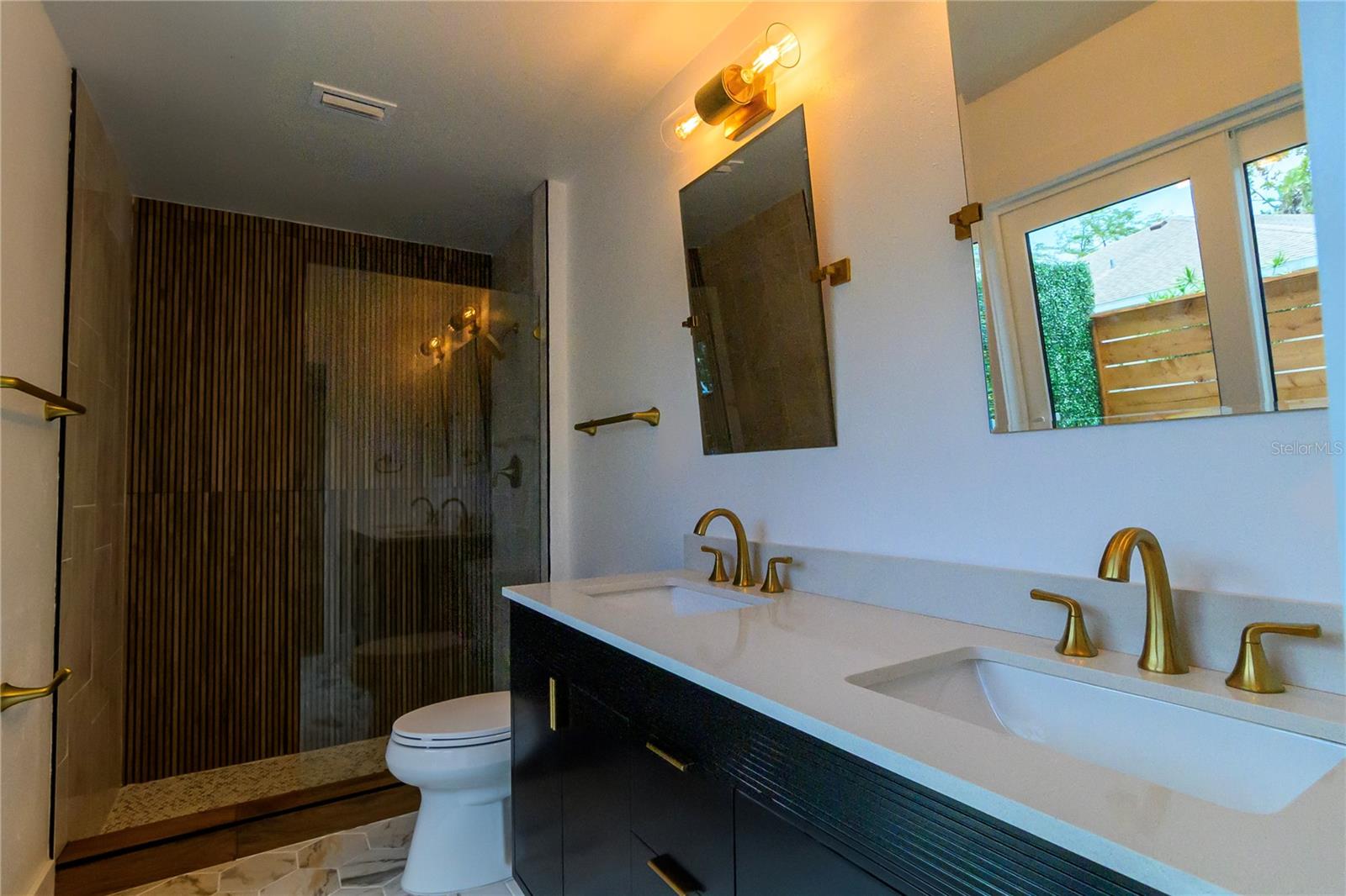 BAY LAKE ESTATES PH I - Residential