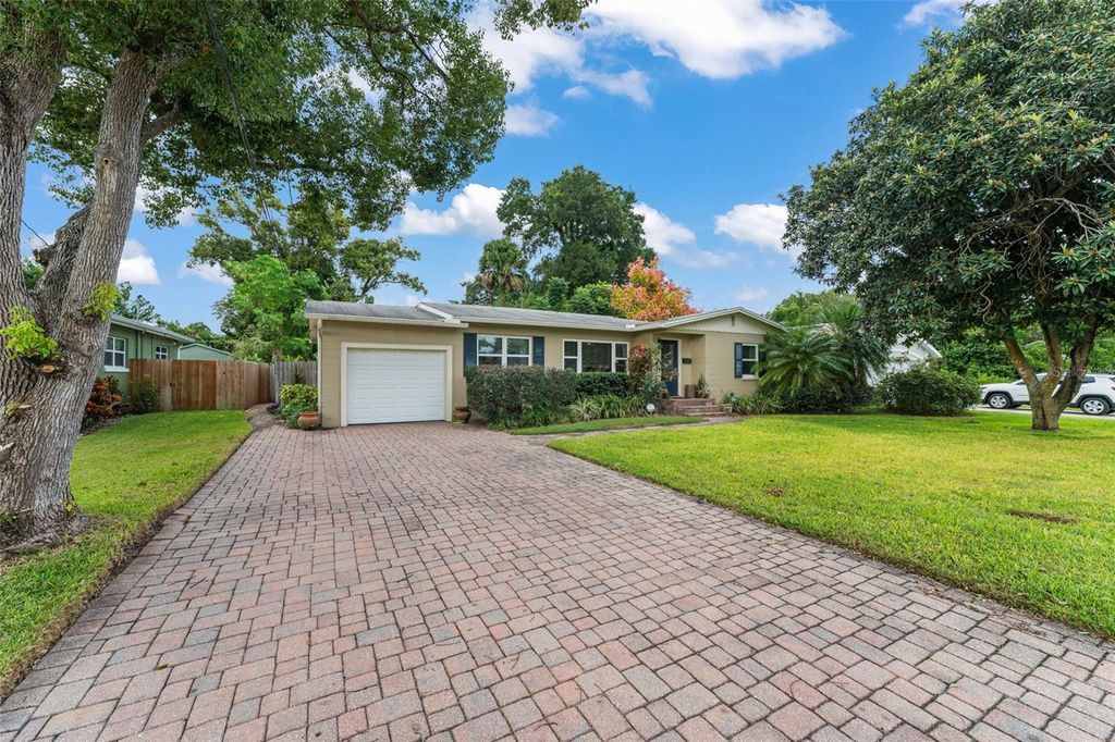 Photo of 3215 Renlee Place, Orlando, FL 32803 (MLS # O6354630)