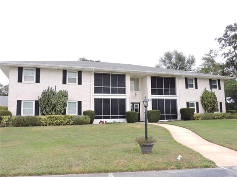 A home in LAKE WALES