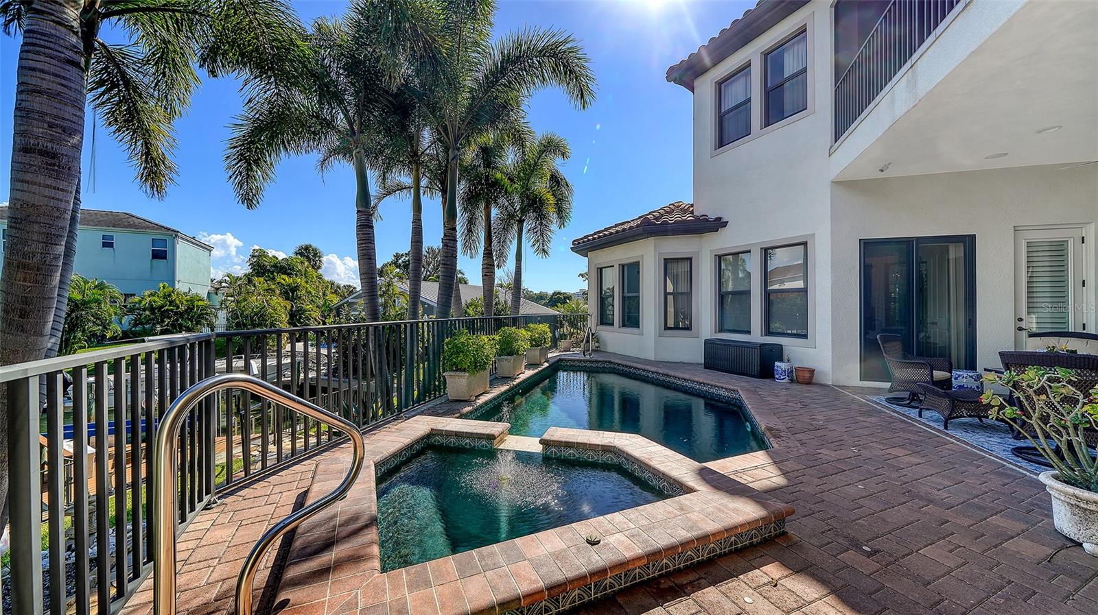 COUNTRY CLUB SHORES - Residential