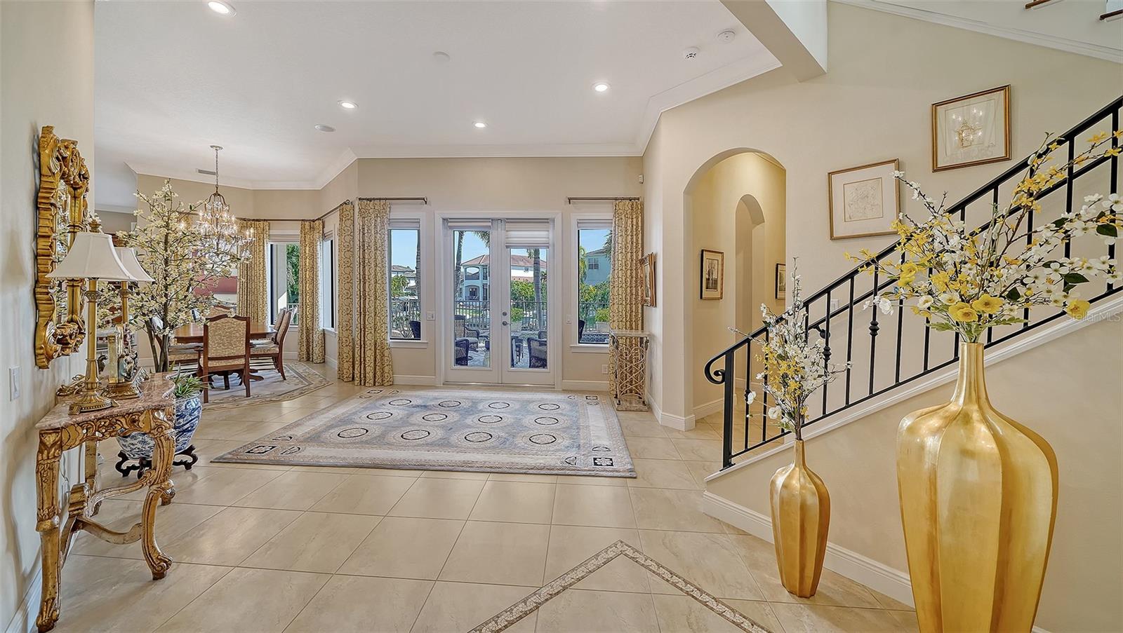 COUNTRY CLUB SHORES - Residential