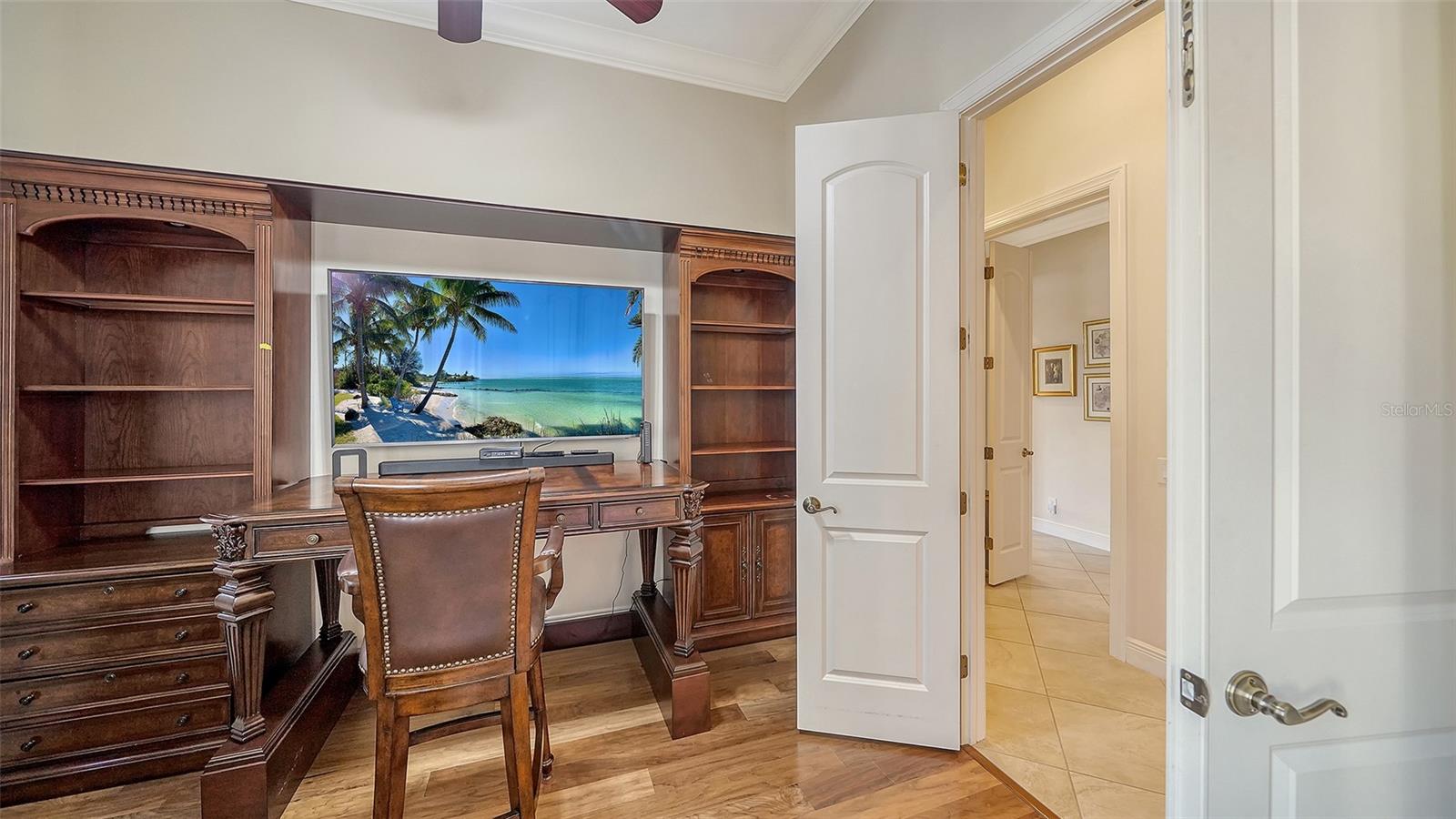 COUNTRY CLUB SHORES - Residential