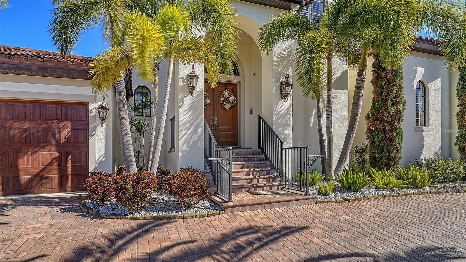 COUNTRY CLUB SHORES - Residential