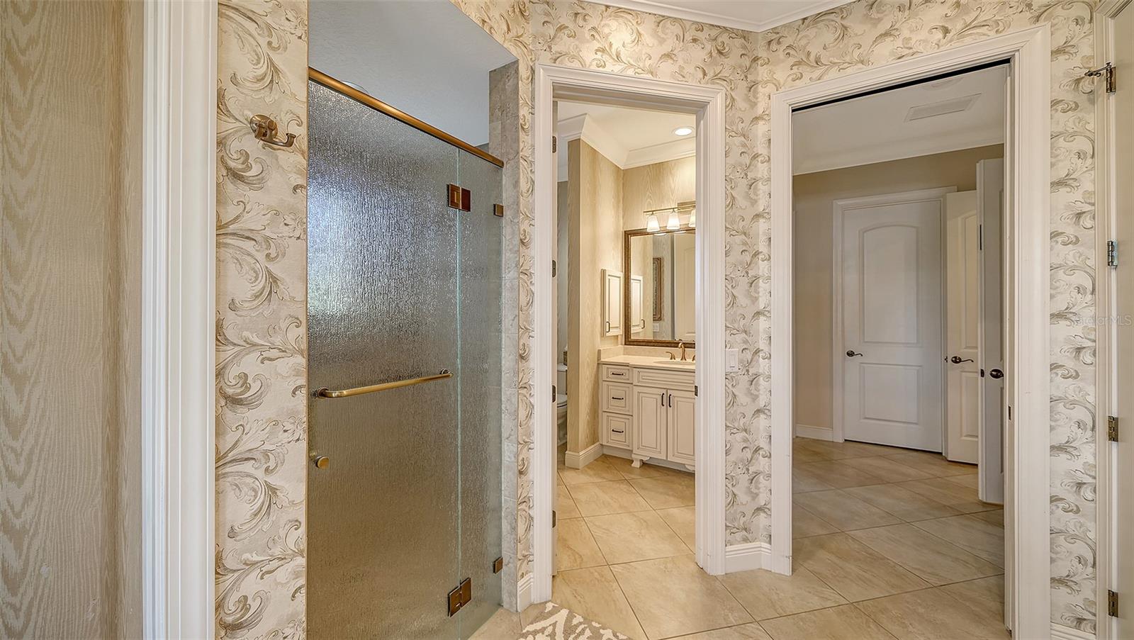 COUNTRY CLUB SHORES - Residential