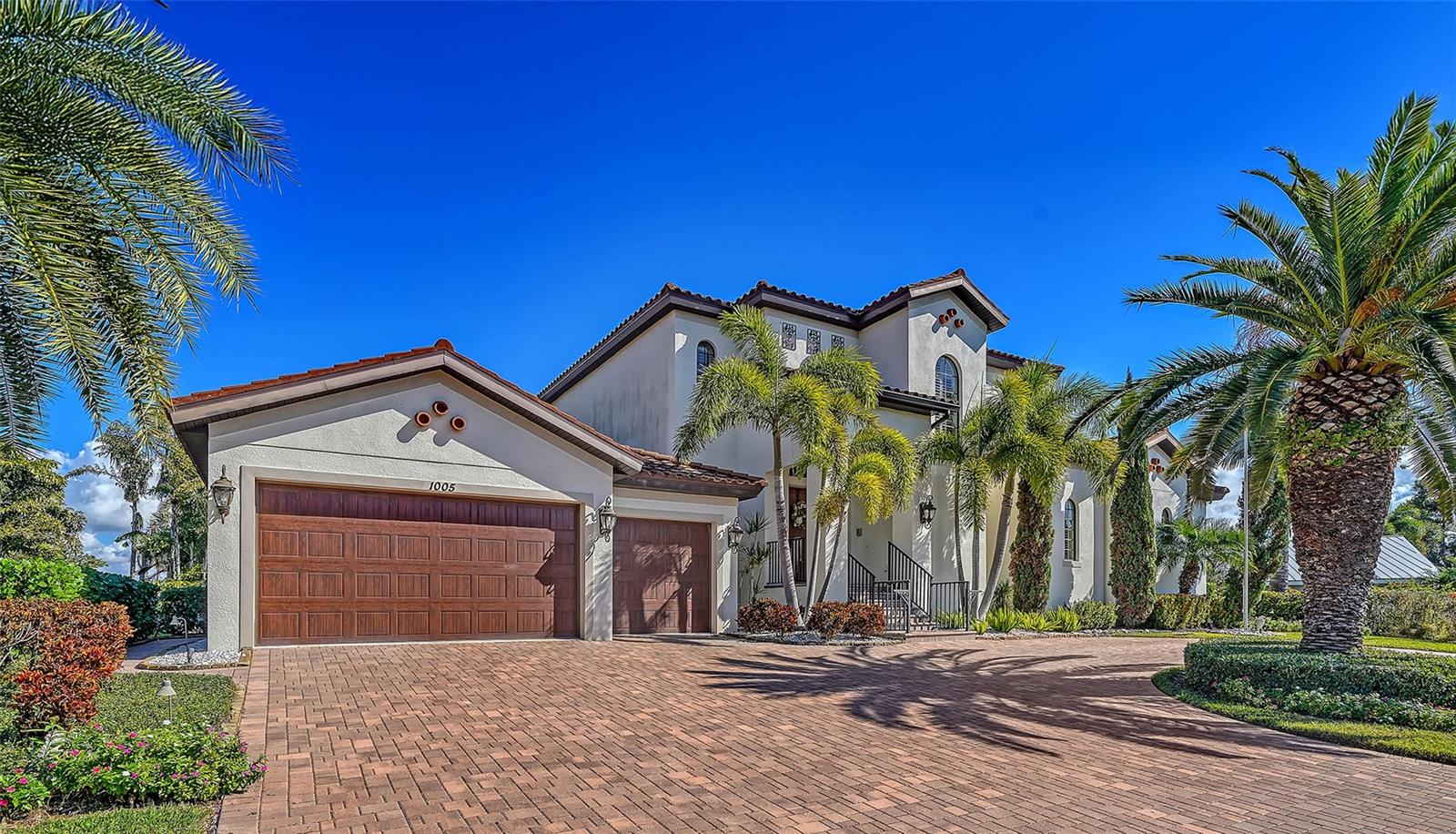 COUNTRY CLUB SHORES - Residential