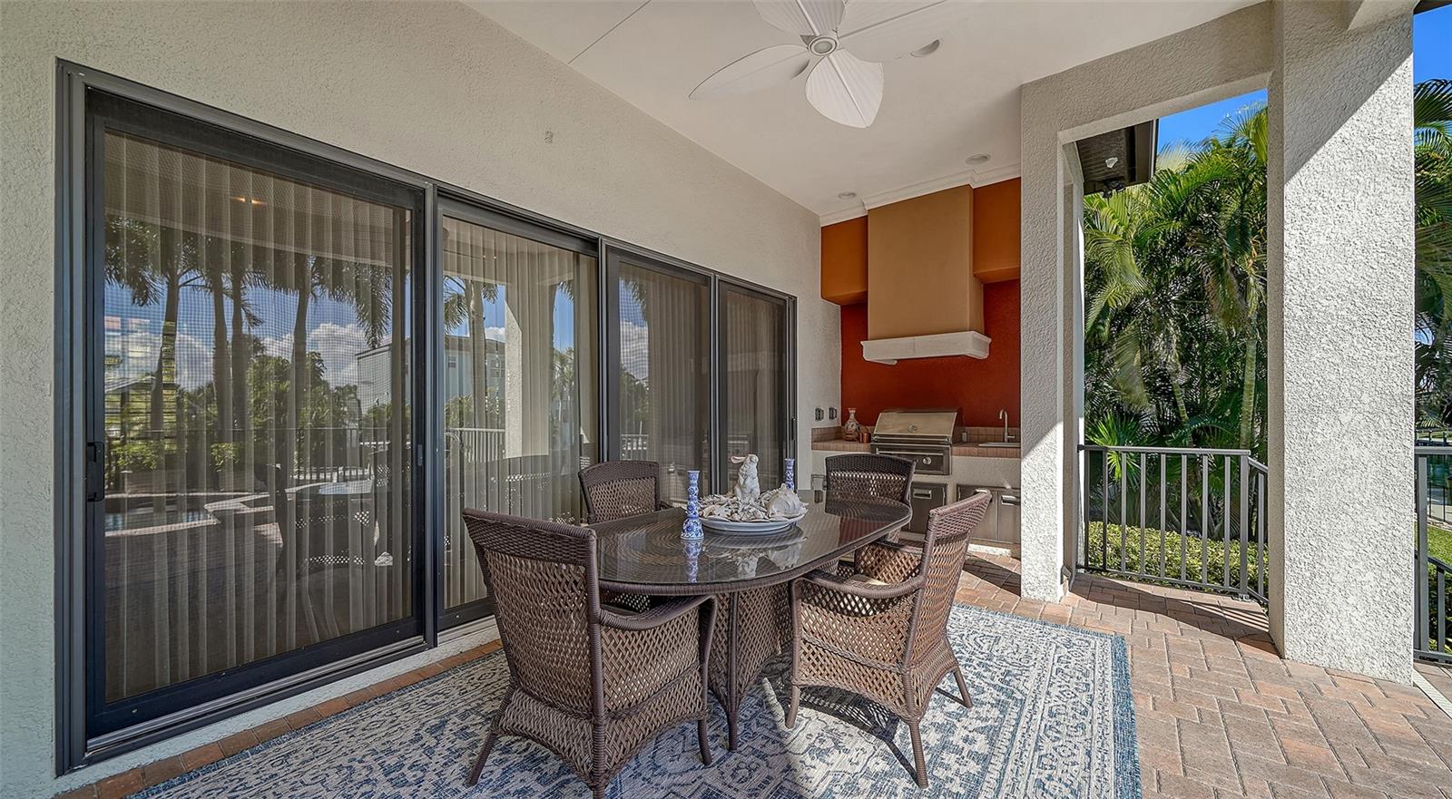 COUNTRY CLUB SHORES - Residential