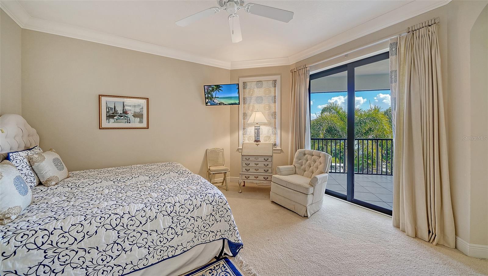 COUNTRY CLUB SHORES - Residential