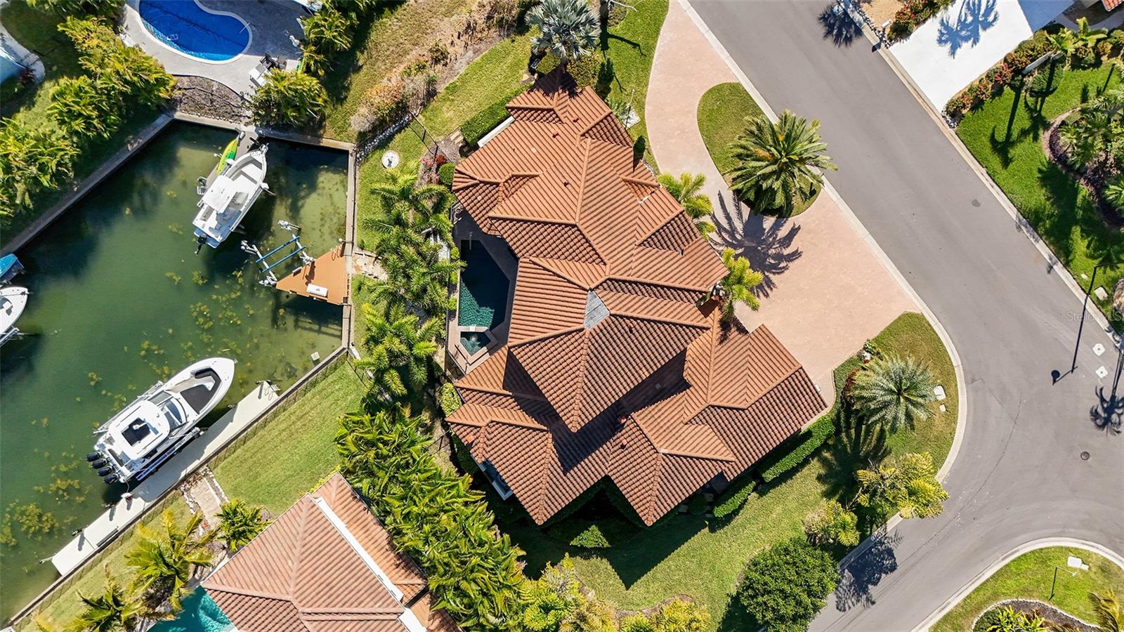 COUNTRY CLUB SHORES - Residential