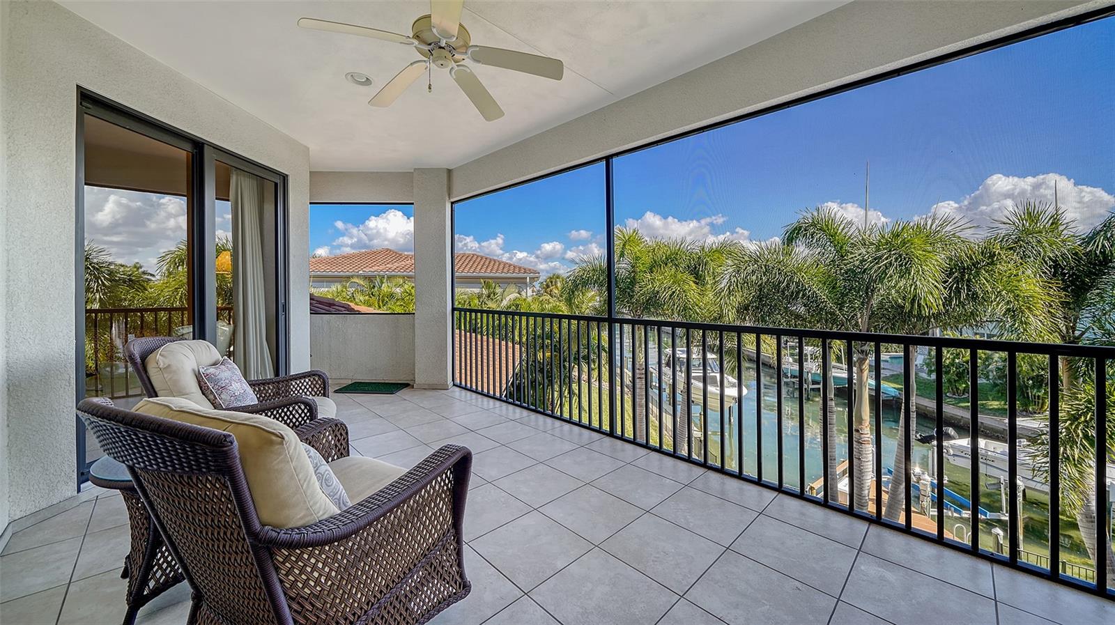 COUNTRY CLUB SHORES - Residential