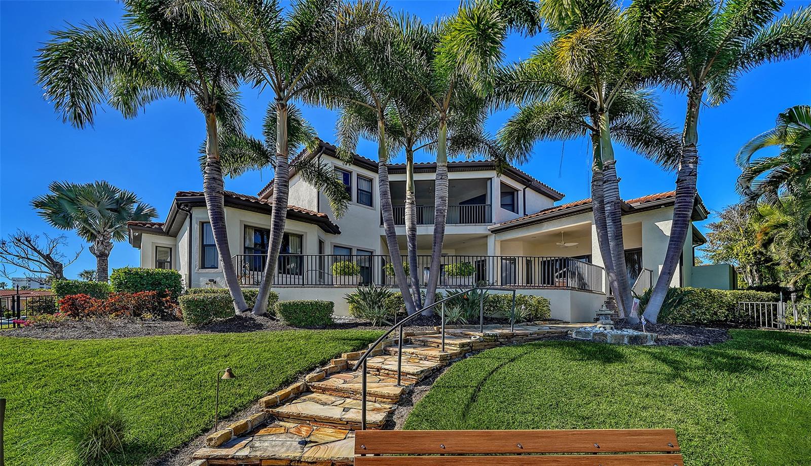 COUNTRY CLUB SHORES - Residential