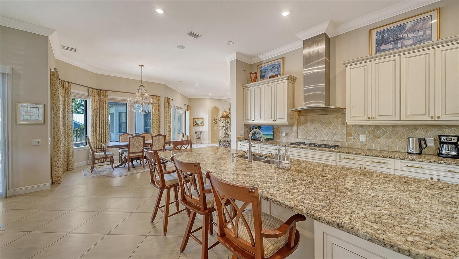 COUNTRY CLUB SHORES - Residential