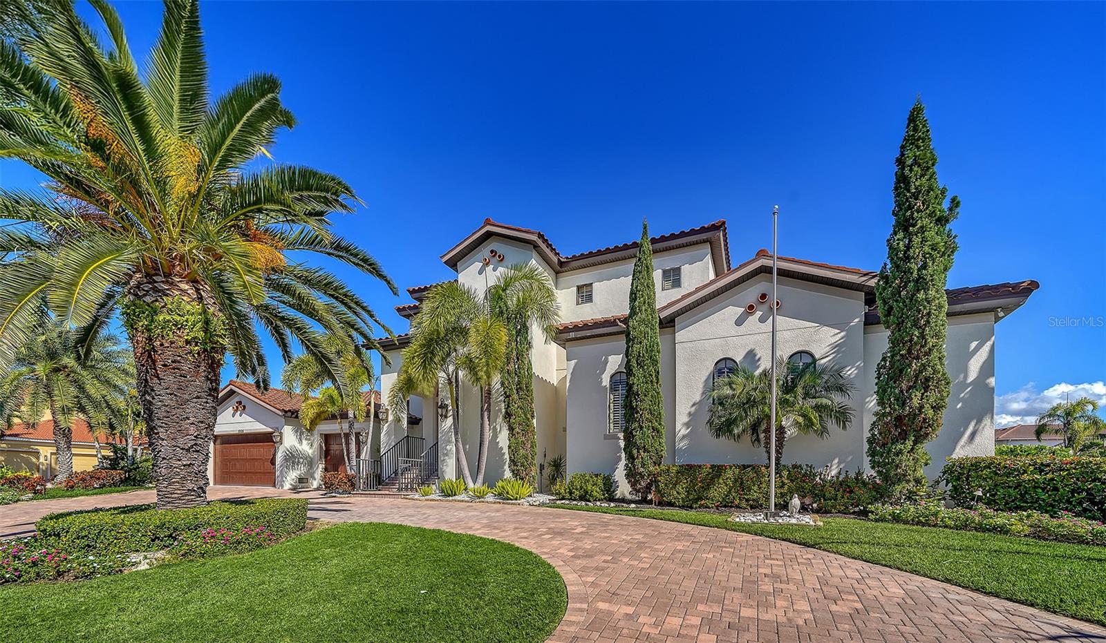 COUNTRY CLUB SHORES - Residential