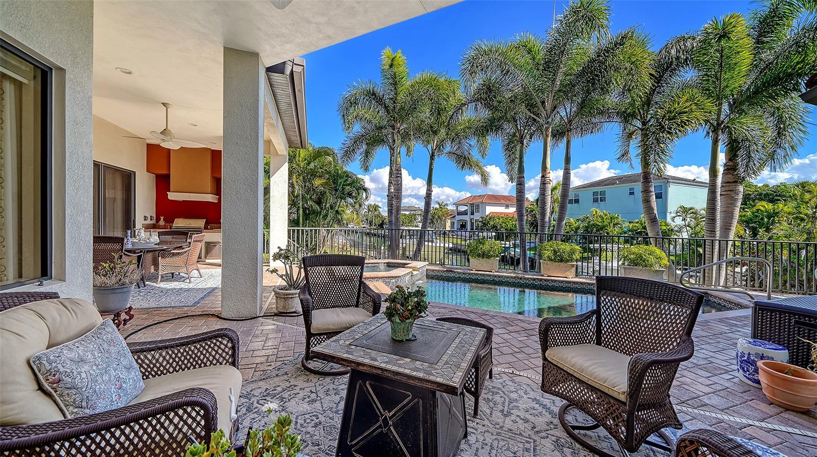 COUNTRY CLUB SHORES - Residential