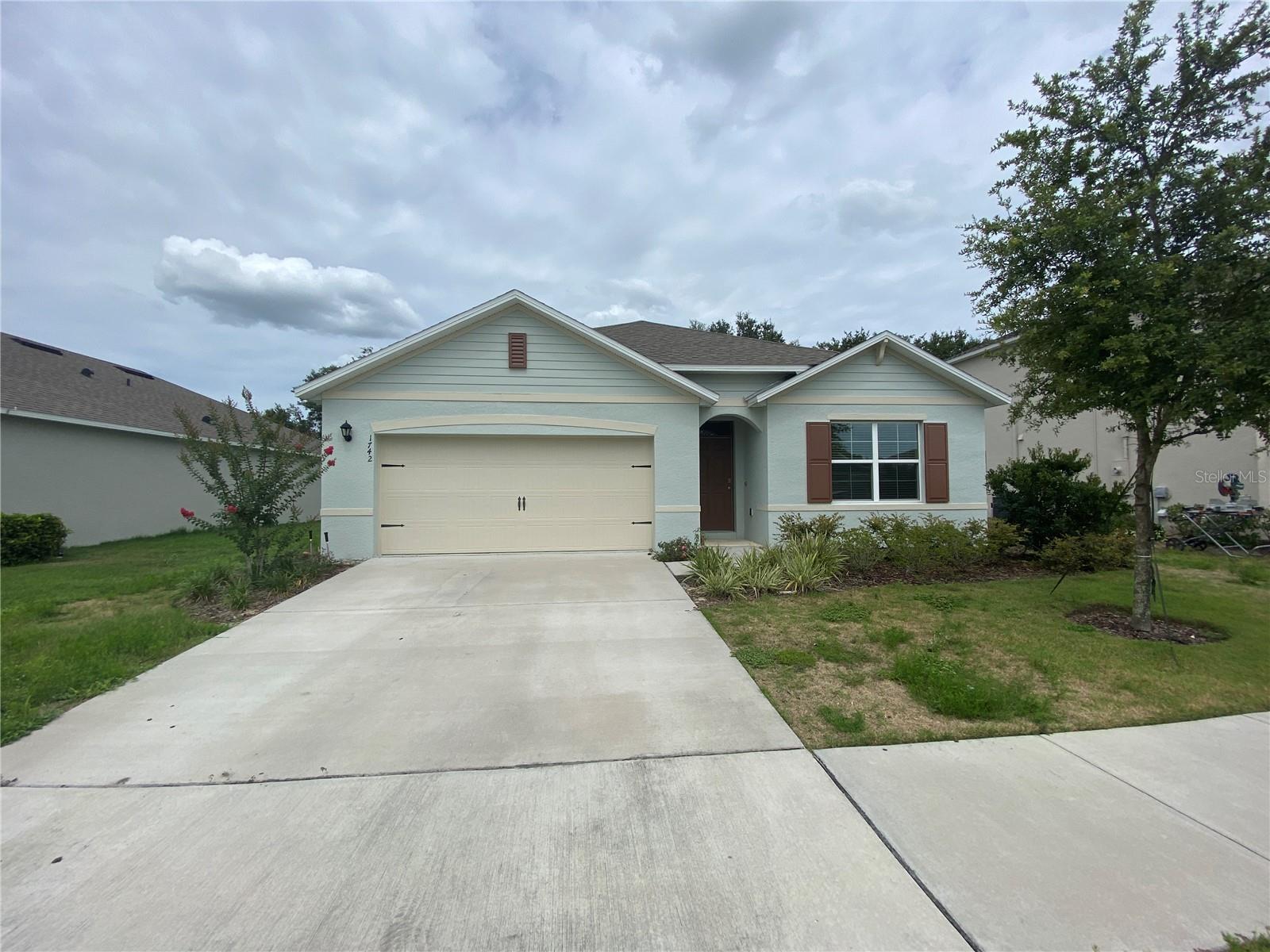 This Beautiful 4/2 Home is located in SUMMERVIEW AT WOLF CREEK RIDGE Mt. Dora 4 Bedroom 2 bath 2 Car garage Home built-in 2019 Fresh paint.
*Visit our website for online application and qualifications
*1 Small Pet Permitted with Refundable Deposit *Breed Restrictions Apply
*Bright and open floor plan
*Washer and Dryer hook ups
*HOA included in rent
*Seeking high quality, long term resident.
*Nearby schools include Round Lake Charter School, Mount Dora Middle School, and Mount Dora High School.
The community has a pool and walking trail. The new Summerview Park across the community entrance offers a volleyball & soccer field, picnic and play area that everyone can enjoy. House is conveniently located close to OBT/SR-441 and FL-429, allowing easy access to different Orlando Destinations.