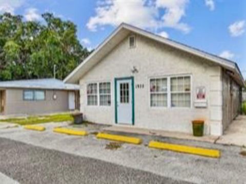 1935 GRAND BOULEVARD HOLIDAY FL 34690