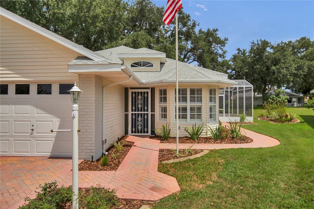 Photo of 5619 Prince Andrew Court, Leesburg, FL 34748 (MLS # G5115728)