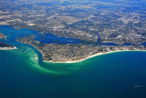 A home in SIESTA KEY