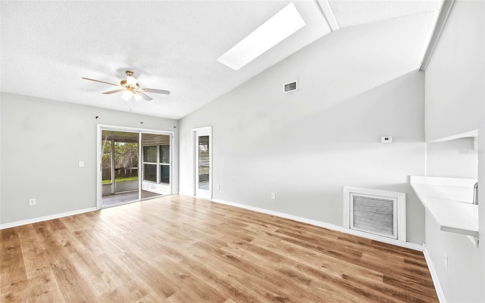 DELTONA LAKES UN 32 - Residential