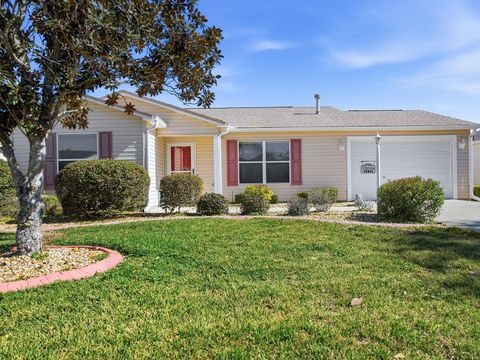 Photo of 17411 SE 74th Netherclift Terrace, The Villages, FL 32162 (MLS # G5107569)