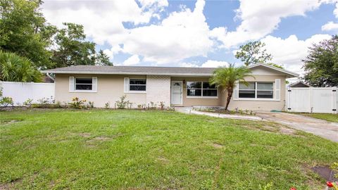 Photo of 5300 Locksley Avenue, Orlando, FL 32810 (MLS # O6321325) Photo of 5300 Locksley Avenue, Orlando, FL 32810 (MLS # O6321325)