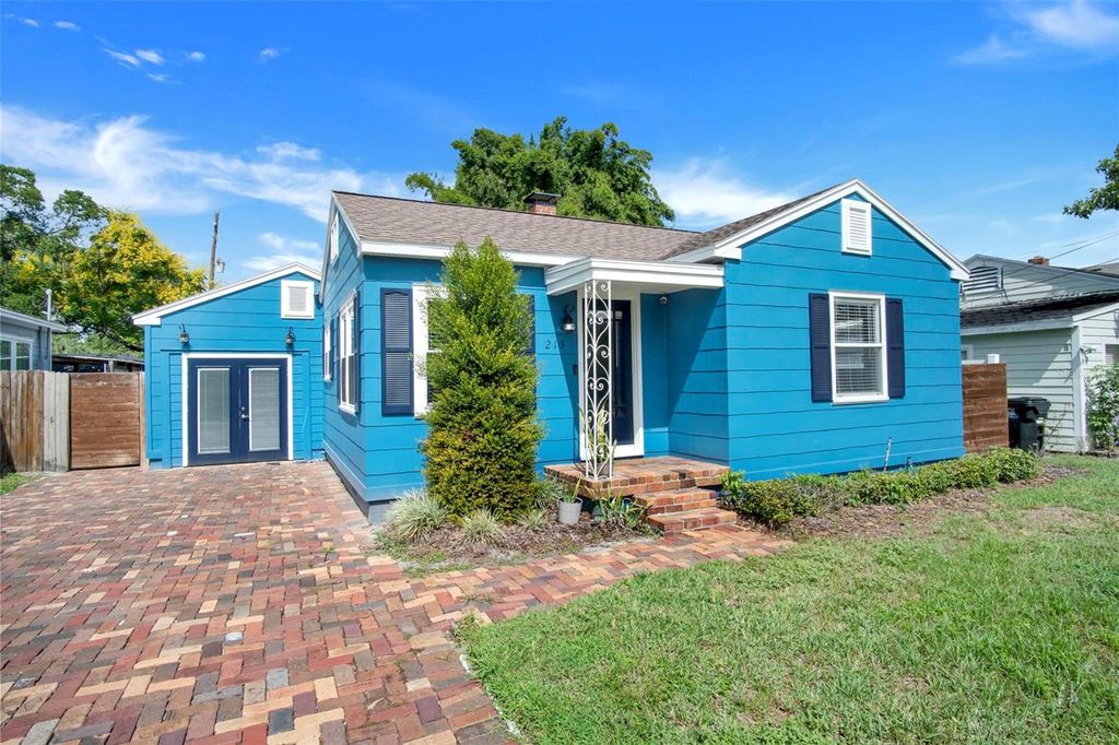 Photo of 215 E Grant Street, Orlando, FL 32806 (MLS # O6380823)