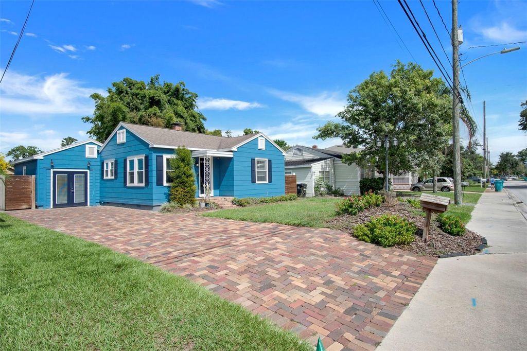 Photo of 215 E Grant Street, Orlando, FL 32806 (MLS # O6380823)
