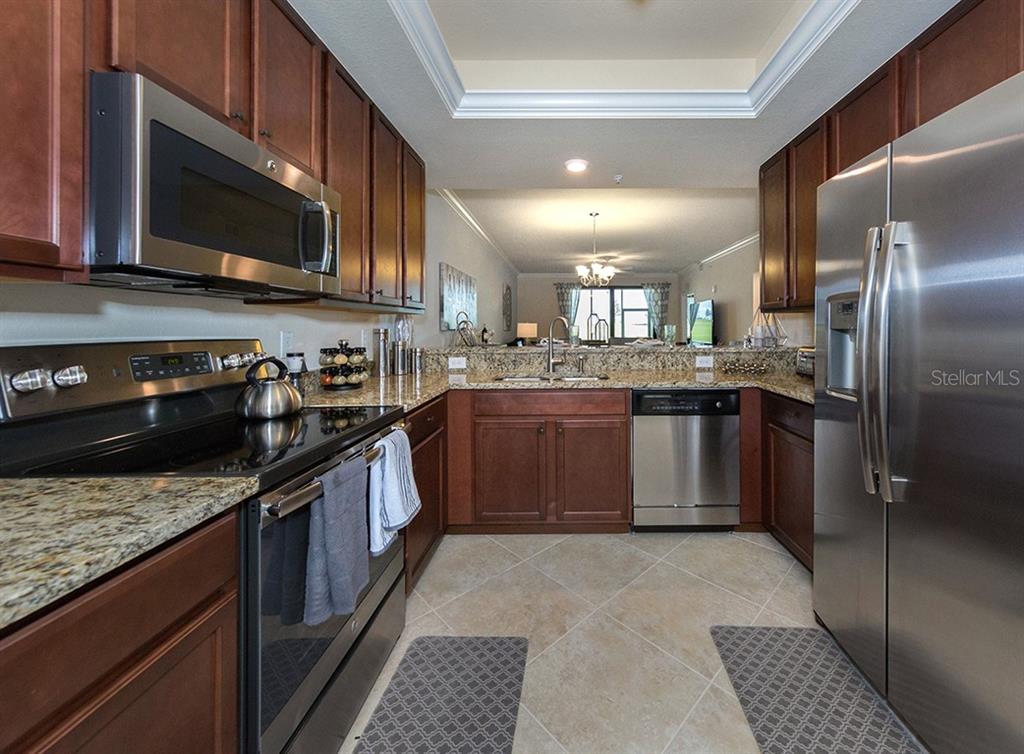 LAKEWOOD NATIONAL - Residential Lease