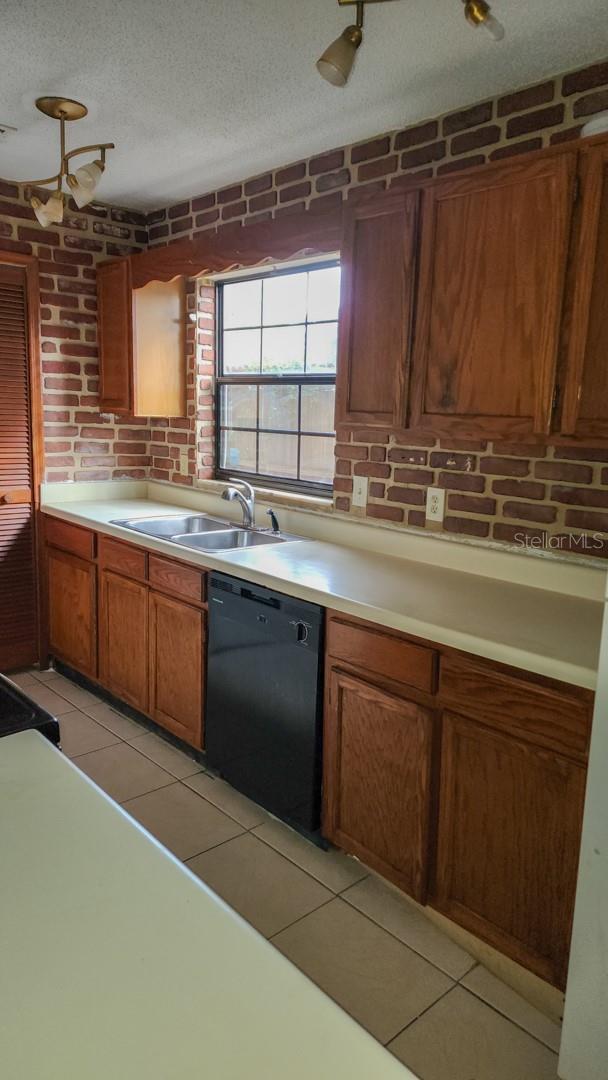 OAKLAND VILLAGE SEC 1 - Residential Lease