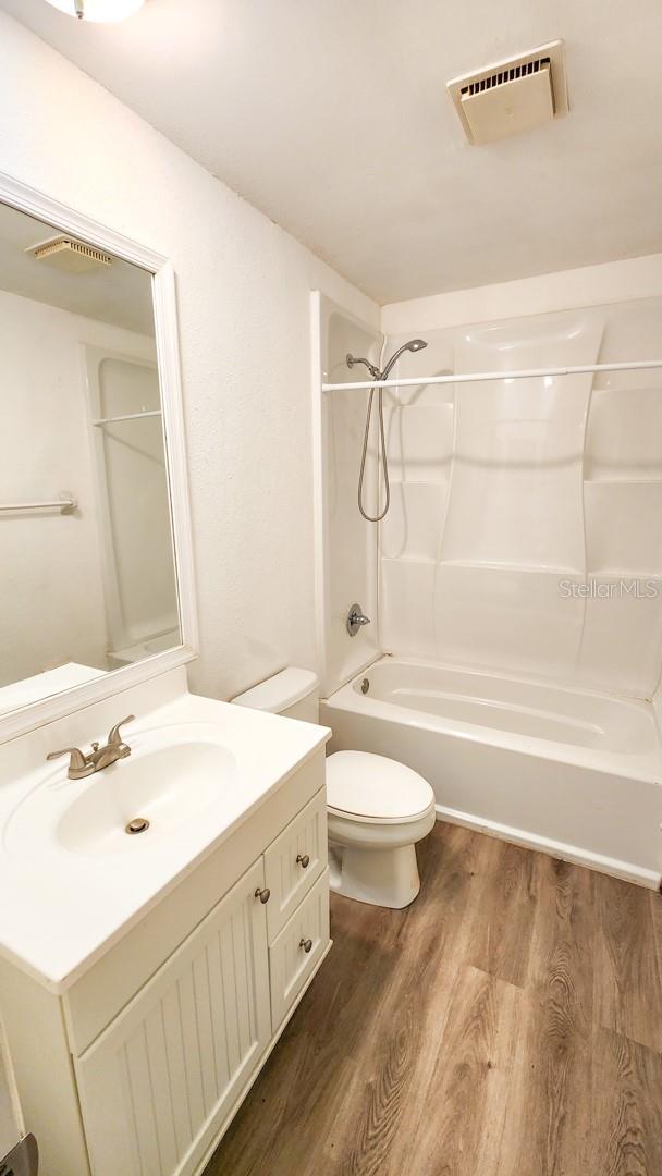 OAKLAND VILLAGE SEC 1 - Residential Lease