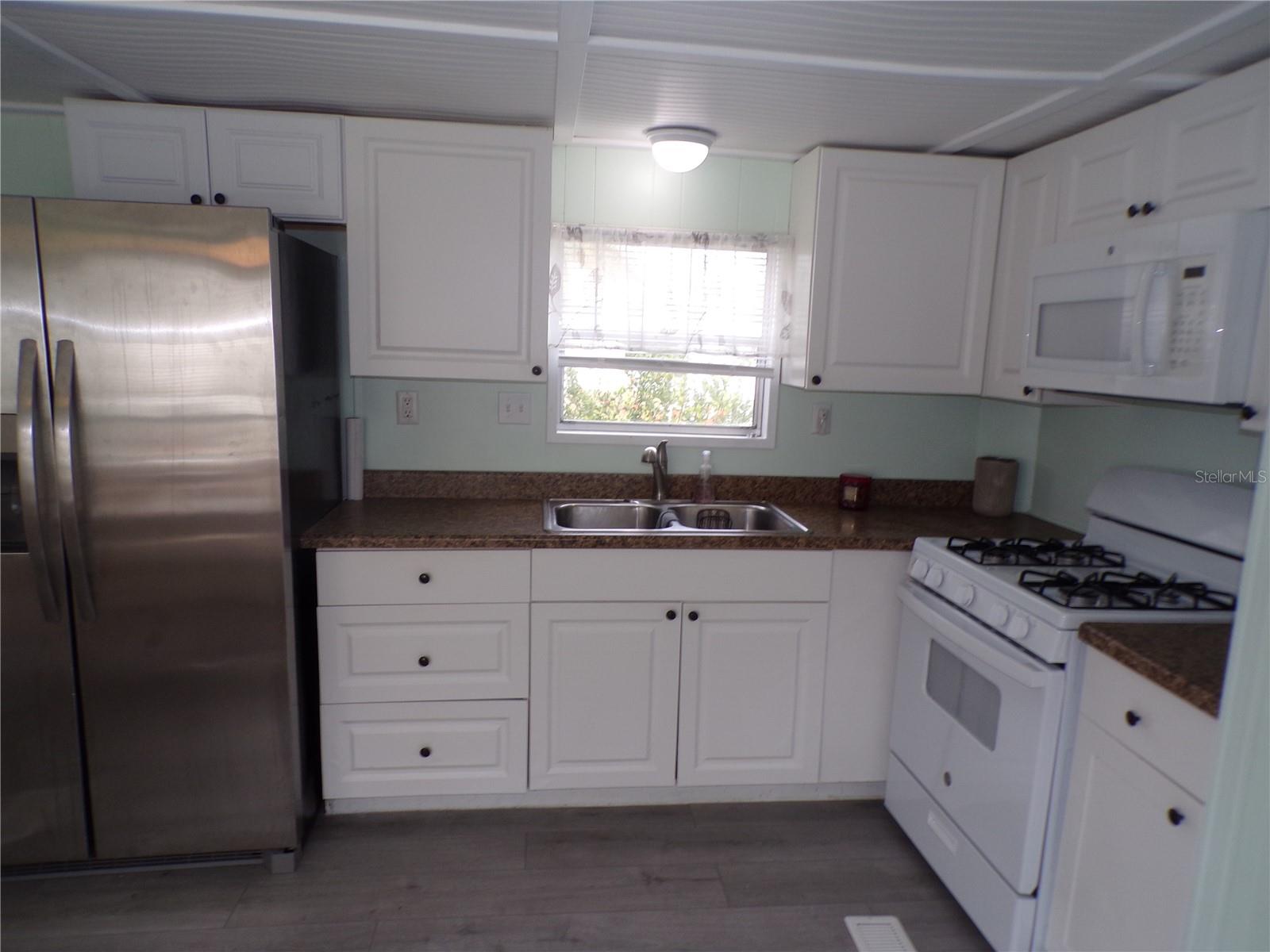 PELICAN HARBOR MOB HOME ESTATES - Residential Lease