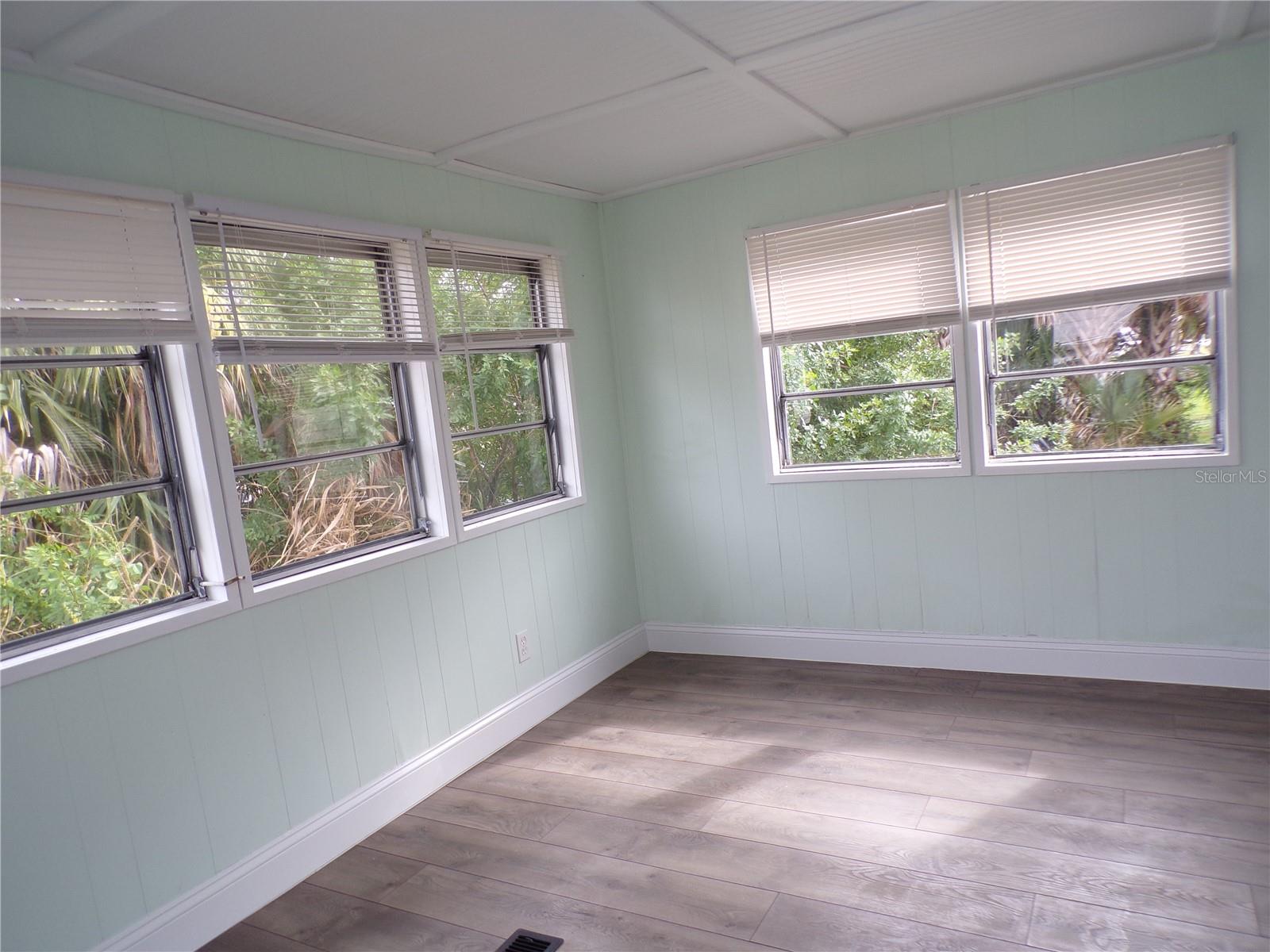 PELICAN HARBOR MOB HOME ESTATES - Residential Lease