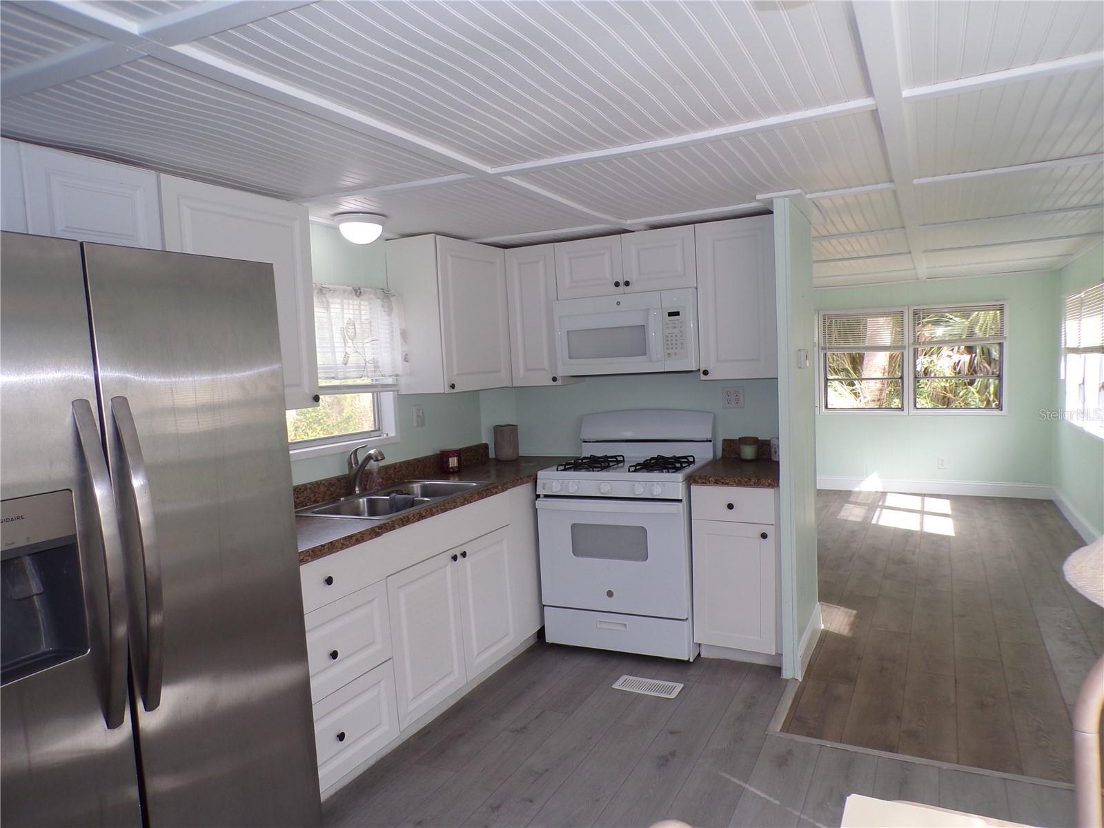 PELICAN HARBOR MOB HOME ESTATES - Residential Lease