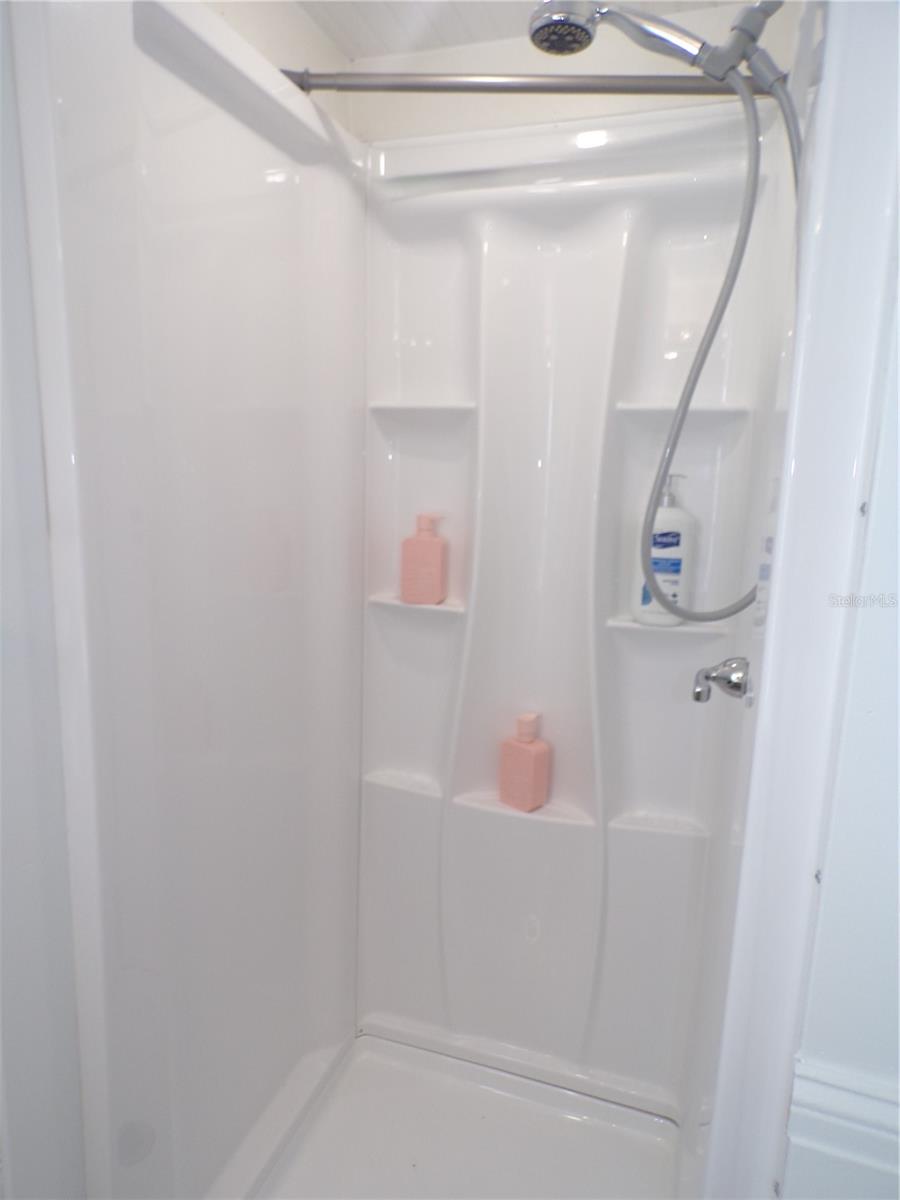 PELICAN HARBOR MOB HOME ESTATES - Residential Lease