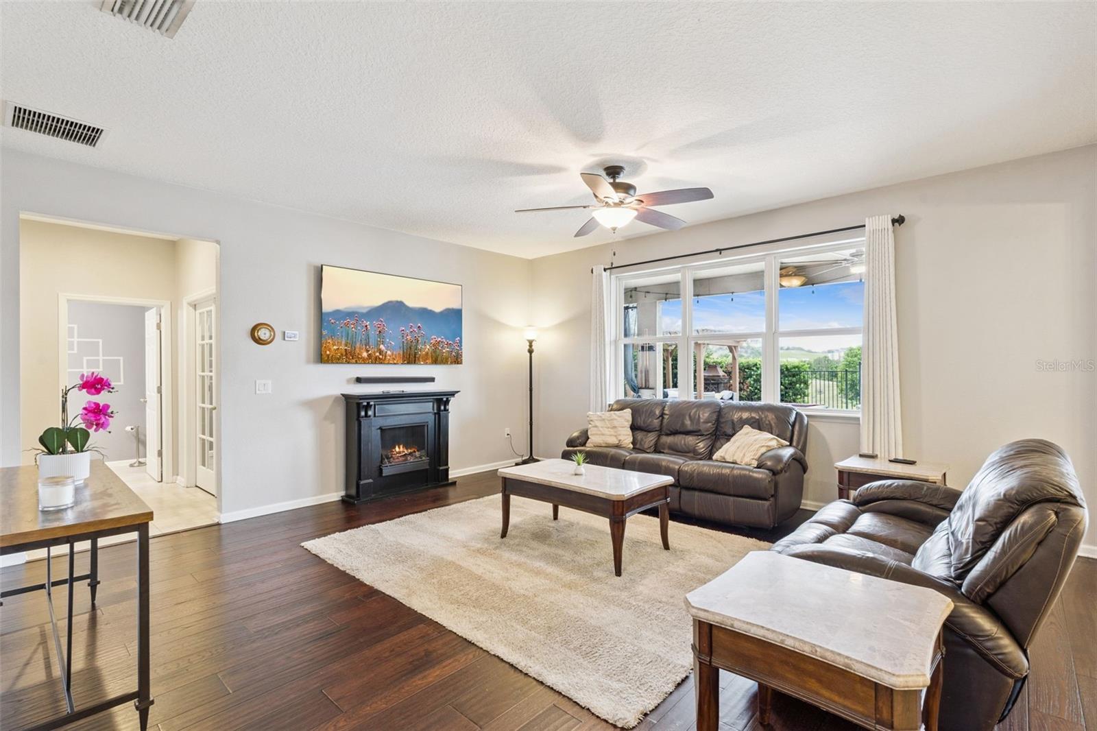 BELLA LAGO - Residential
