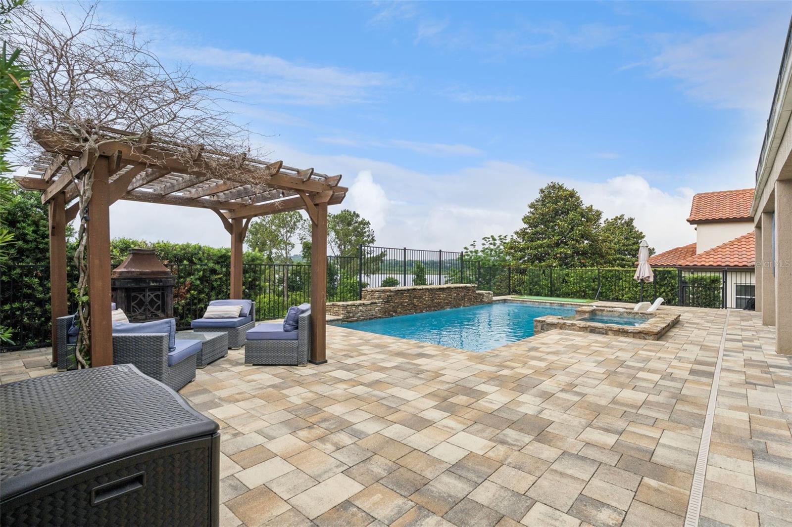 BELLA LAGO - Residential