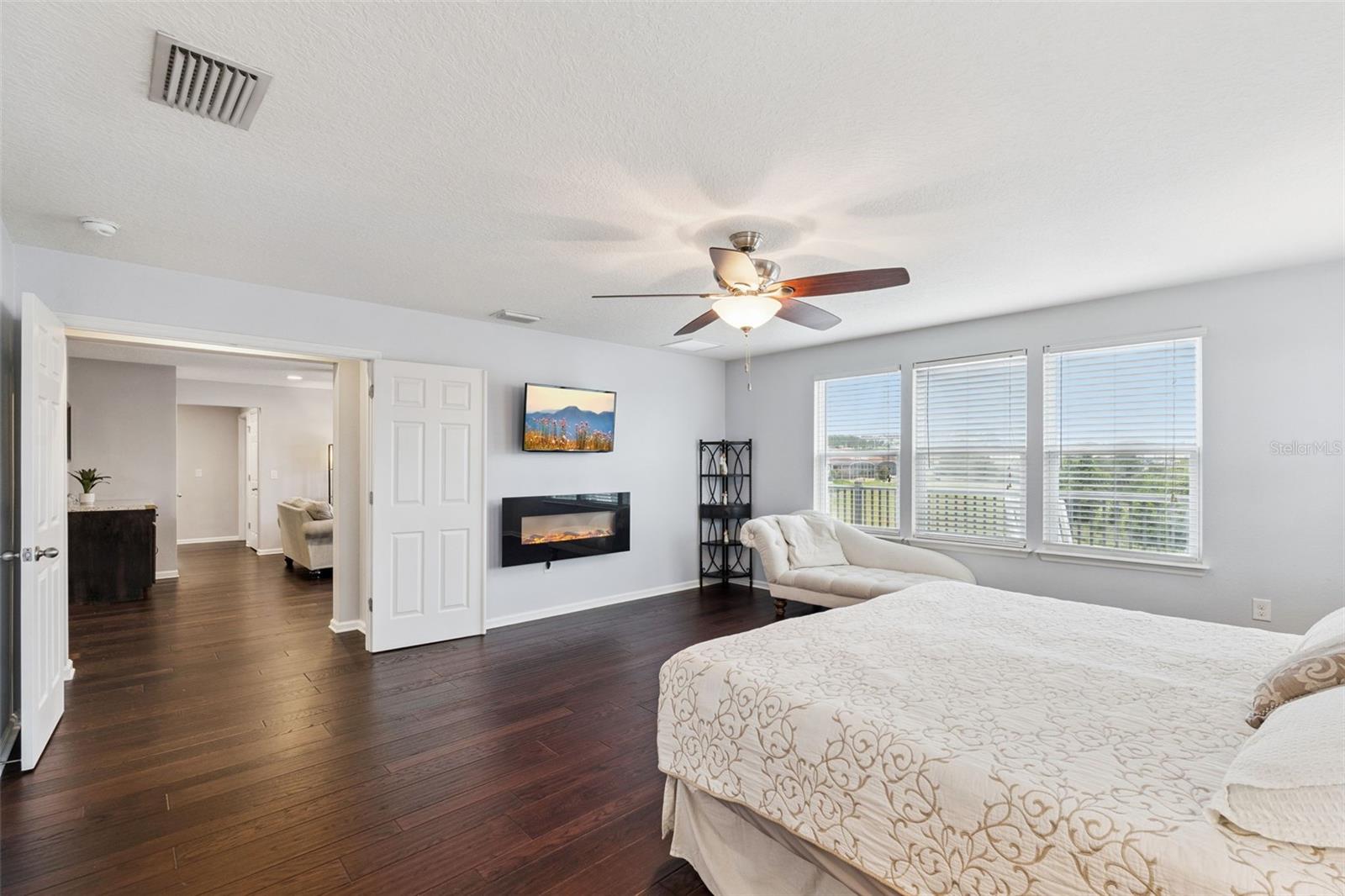 BELLA LAGO - Residential