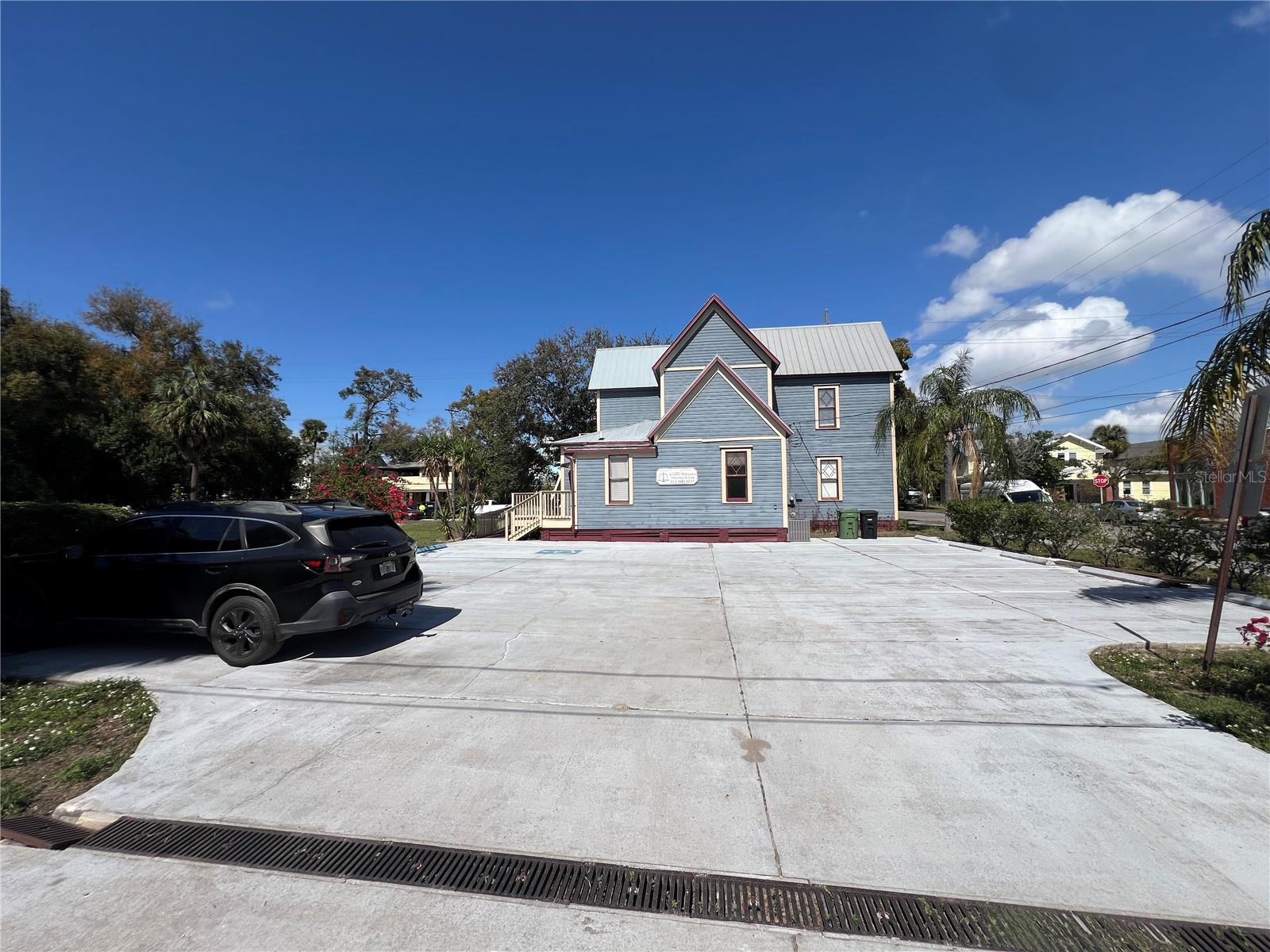313 E OAK AVENUE